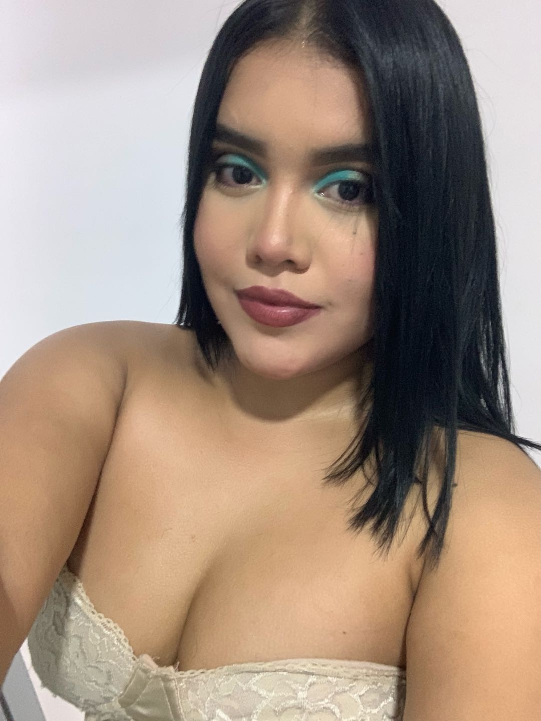 Kloe from Colombia, on MatchPub, where coins and VIP are optional