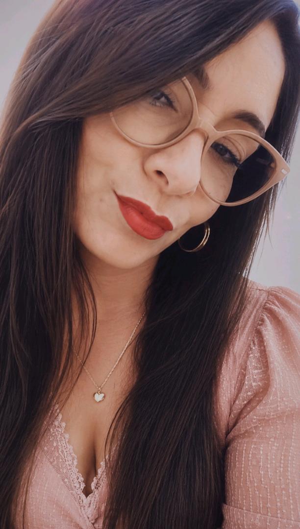 Luciana from Colombia, one of the girls you can meet in a one-on-one chat on MatchPub